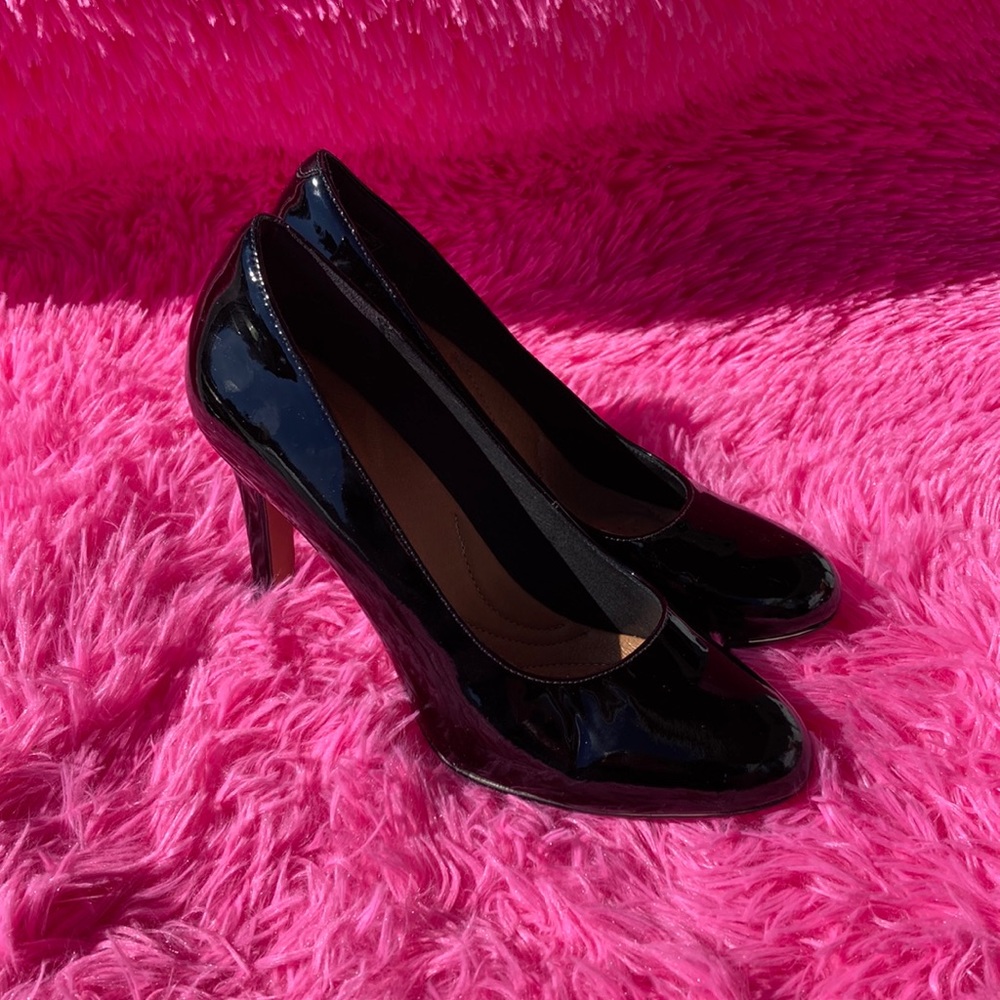 Clarks 3.5” heel patent leather black classic pumps size 8.5